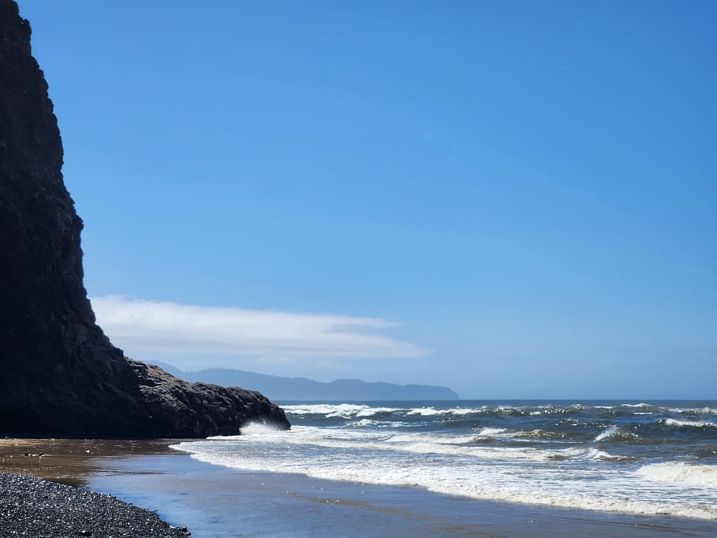 Beach and rocks at Tunnel Beach in Oceanside, Oregon