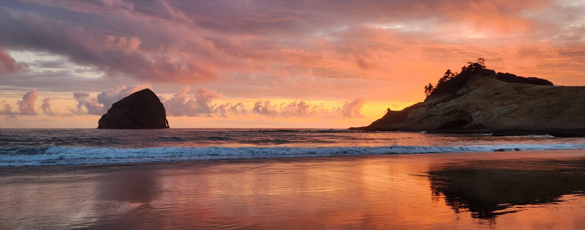 Colorful sunset at Cape Kiwanda in Pacific City, Oregon